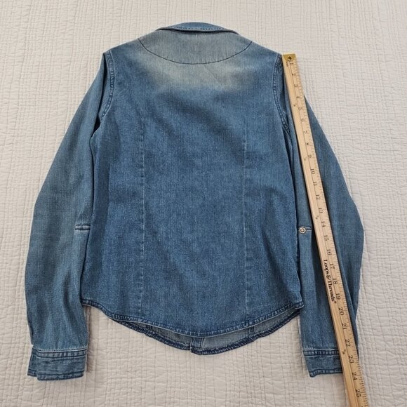 Passport Medium Wash Denim Shirt Women's Medium Pearl Snap Buttons EUC Western - Picture 10 of 14